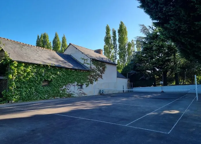 Longere Independante Avec Terrain De Tennis Prive