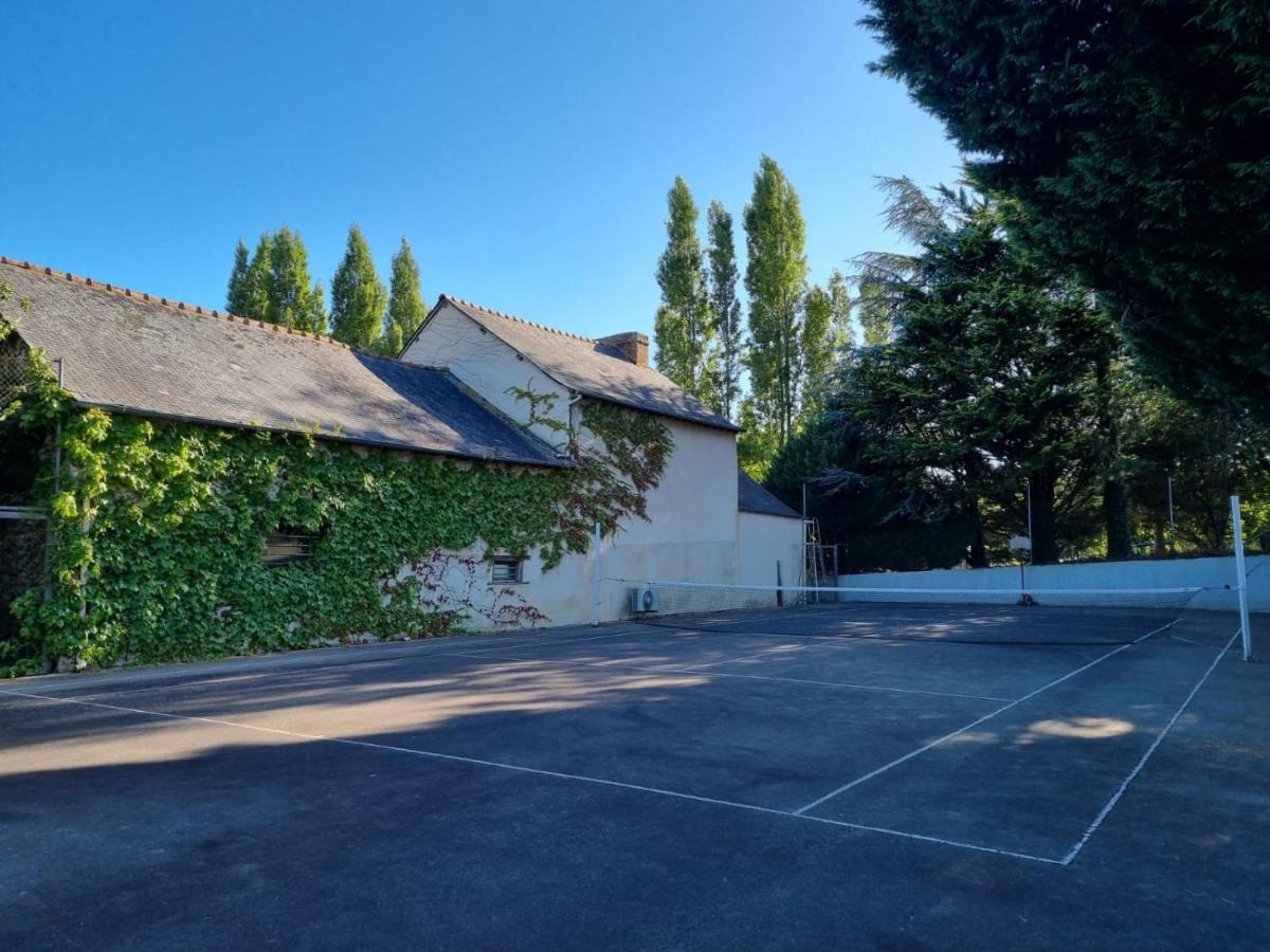 Longere Independante Avec Terrain De Tennis Prive