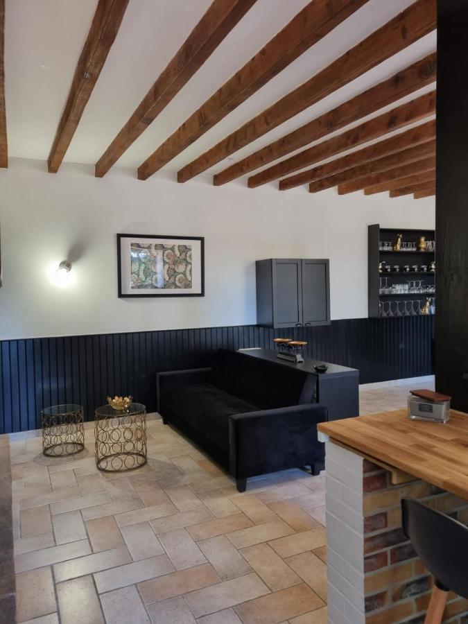 Longere Independante Avec Terrain De Tennis Prive Holiday home *