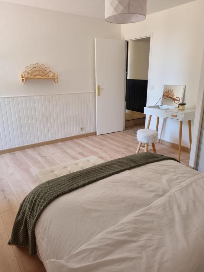 Longère Indépendante Avec Terrain De Tennis Privé Hébergement de vacances Saint-Maugan
