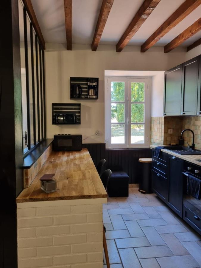 Longère Indépendante Avec Terrain De Tennis Privé Saint-Maugan